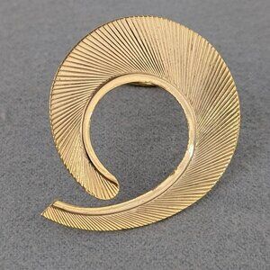 Gold Tone Jeri-Lou scarf clip